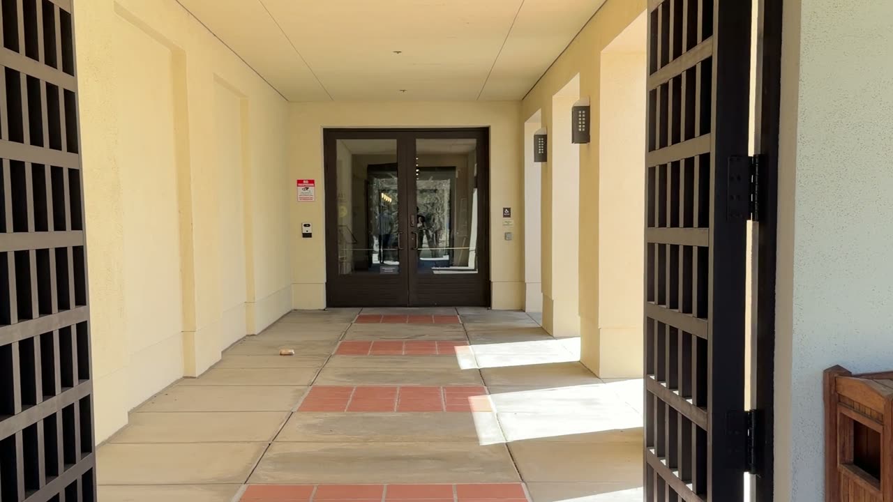 The Beckman Center’s covered arcade, looking towards the lobby doors.